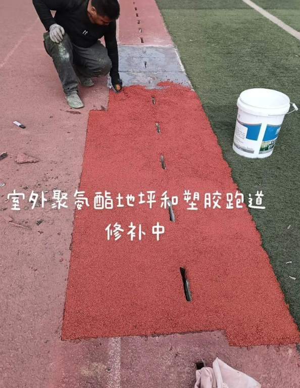 广灵球场地面翻新维修，核心是先诊断破损